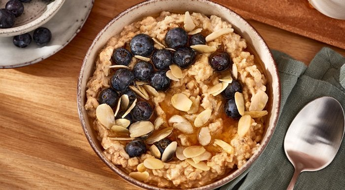 A pre-workout meal of porridge, blueberries and flaked almonds.