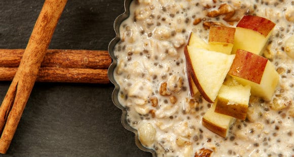 healthy cinnamon apple winter oatmeal