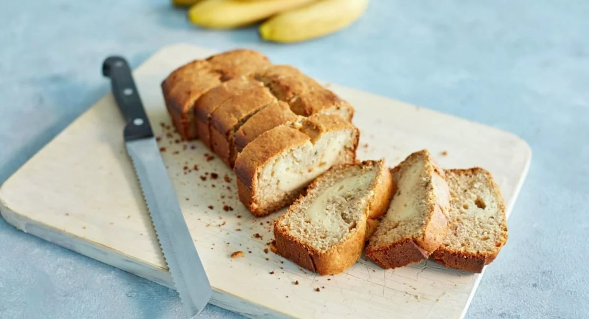 Cheesecake stuffed protein banana bread