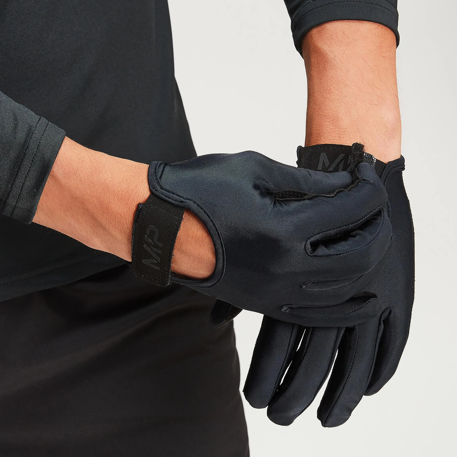 MP Full Coverage Lifting Gloves - Black - L Image 1