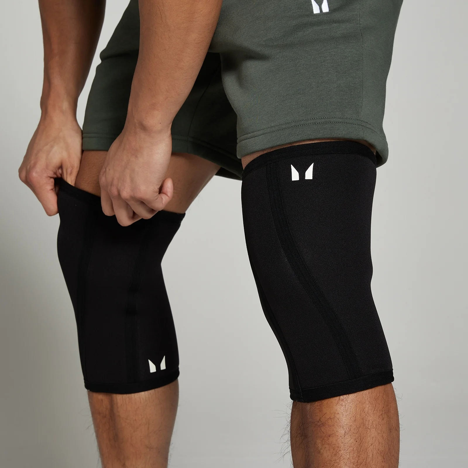 MP Unisex Training Knee Sleeve Pair - Black - L Image 1